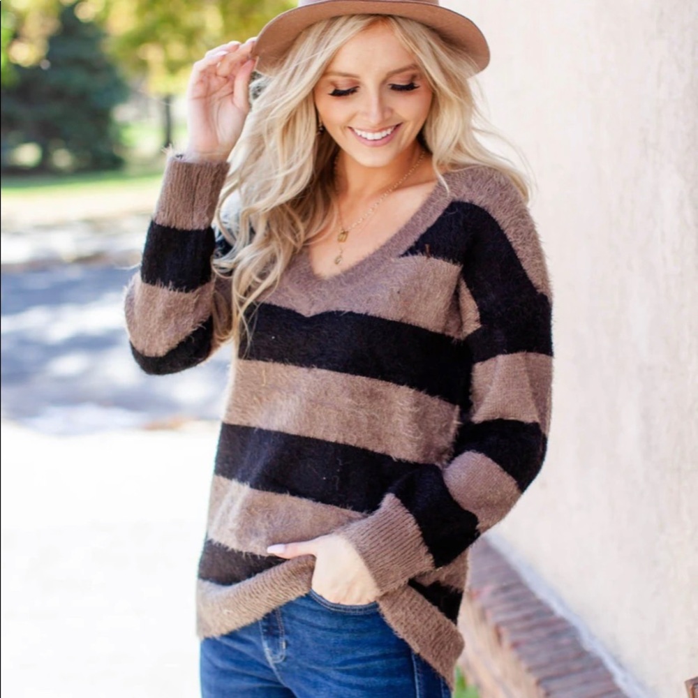BB Dakota Fuzzy Games Sweater - Picture 6 of 8